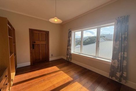 Photo of property in 12 North Terrace, Kelburn, Wellington, 6012