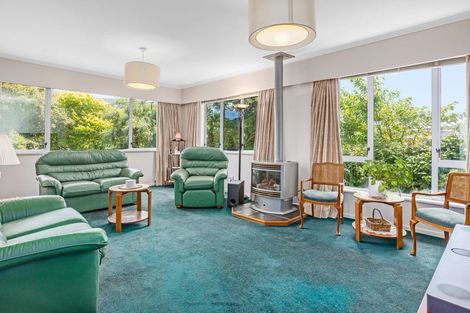 Photo of property in 4 Ranui Terrace, Tawa, Wellington, 5028