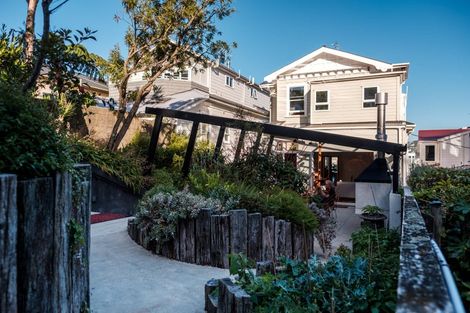 Photo of property in 32 Talavera Terrace, Kelburn, Wellington, 6012