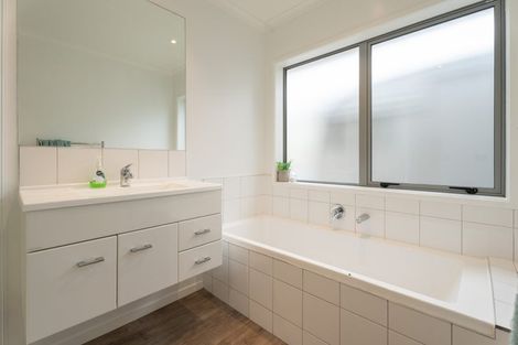 Photo of property in 21 Bickerton Rise, Churton Park, Wellington, 6037