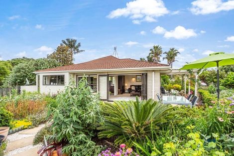 Photo of property in 2 Edgewater Grove, Orewa, 0931