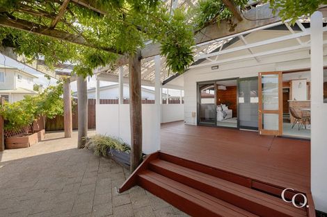 Photo of property in 26 Queen Road, Bellevue, Tauranga, 3110