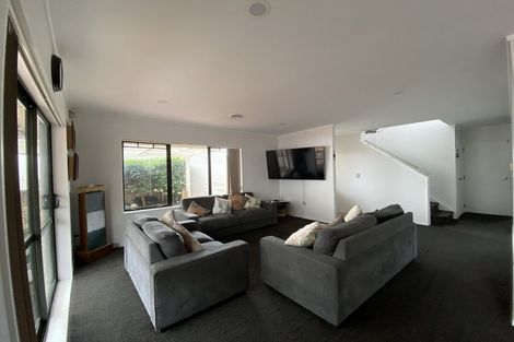 Photo of property in 208 Botany Road, Botany Downs, Auckland, 2010