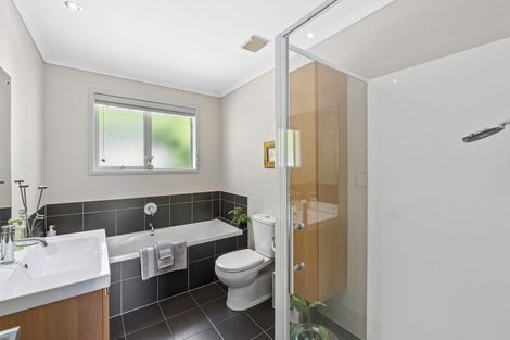 Photo of property in 16 Gavinike Place, Waimauku, 0812