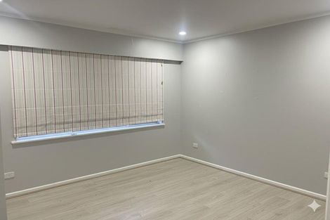 Photo of property in 25 Sovereign Place, Glenfield, Auckland, 0629