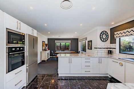 Photo of property in 8 Rifleman Lane, Paraparaumu Beach, Paraparaumu, 5032