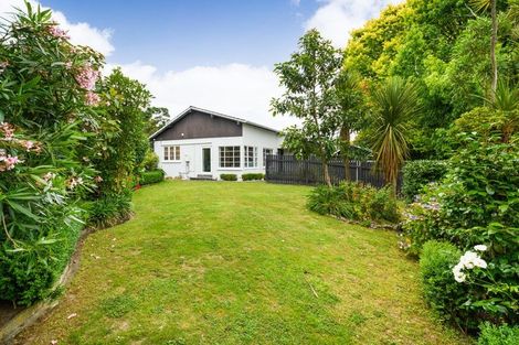 Photo of property in 4 Awatea Terrace, Hokowhitu, Palmerston North, 4410