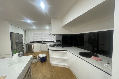 Photo of property in 58 Beechdale Crescent, Pakuranga Heights, Auckland, 2010