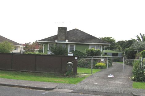 Photo of property in 3 Moor Avenue, Te Atatu Peninsula, Auckland, 0610