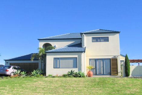 Photo of property in 32a Highfields Terrace, Henderson, Auckland, 0612