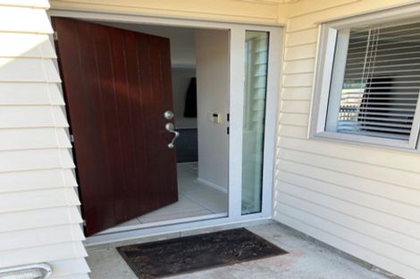 Photo of property in 8a Waiari Road, Conifer Grove, Takanini, 2112