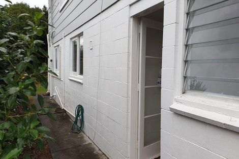 Photo of property in 14 Easton Park Parade, Glenfield, Auckland, 0629