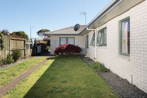 Photo of property in 12 The Gardens Drive, Papamoa Beach, Papamoa, 3118