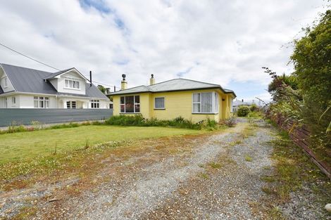Photo of property in 10 Bridge Street, Tuatapere, 9620