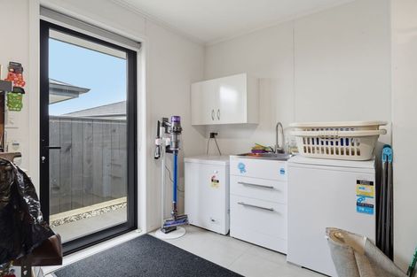 Photo of property in 37 Daniel Place, Kelvin Grove, Palmerston North, 4414