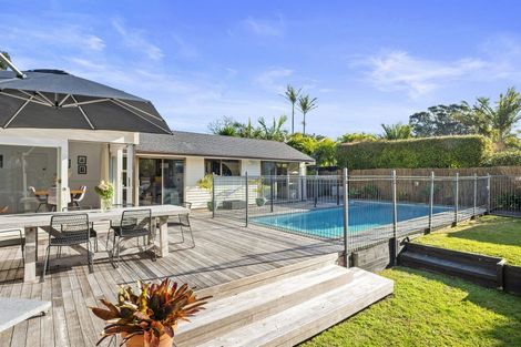 Photo of property in 8 Tiri Road, Milford, Auckland, 0620