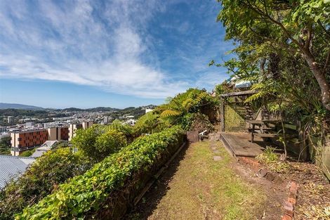 Photo of property in 80 Kelburn Parade, Kelburn, Wellington, 6012