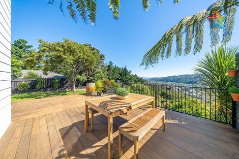 Photo of property in 186 Holborn Drive, Stokes Valley, Lower Hutt, 5019