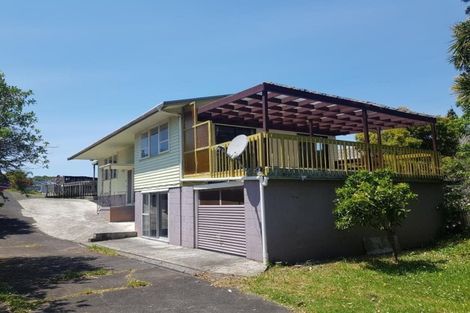 Photo of property in 35 Easton Park Parade, Glenfield, Auckland, 0629