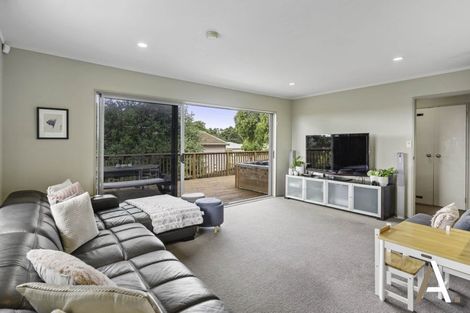 Photo of property in 42 Banyan Drive, Totara Heights, Auckland, 2105