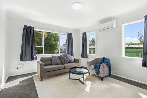 Photo of property in 8 Cambridge Street, Levin, 5510