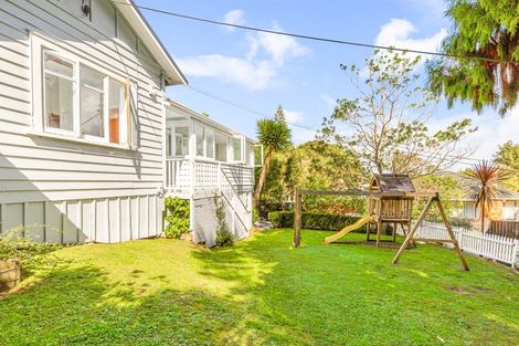Photo of property in 88 Woodlands Park Road, Titirangi, Auckland, 0604