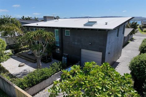 Photo of property in 32 Taumata Road, Omaha, 0986