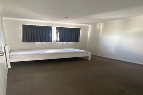 Photo of property in 16 Andover Way, Goodwood Heights, Auckland, 2105