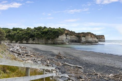 Photo of property in 30 Third Avenue, Urenui, 4377