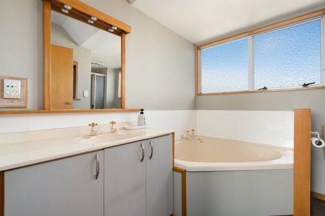 Photo of property in 32 Townshend Crescent, Halswell, Christchurch, 8025
