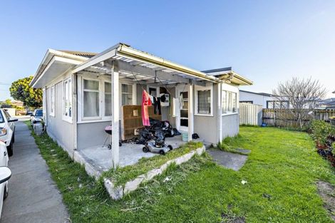 Photo of property in 16 Freyberg Avenue, Papatoetoe, Auckland, 2104