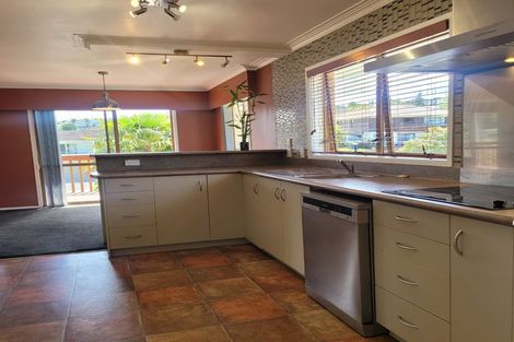 Photo of property in 18 Reynella Drive, Massey, Auckland, 0614