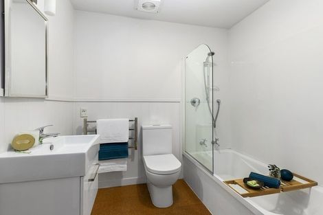 Photo of property in 15 Lawson Place, Mount Victoria, Wellington, 6011