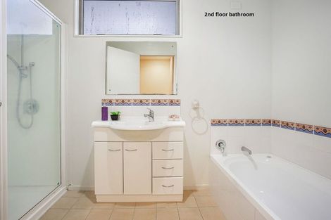 Photo of property in 37 Verdale Circle, Glen Eden, Auckland, 0602