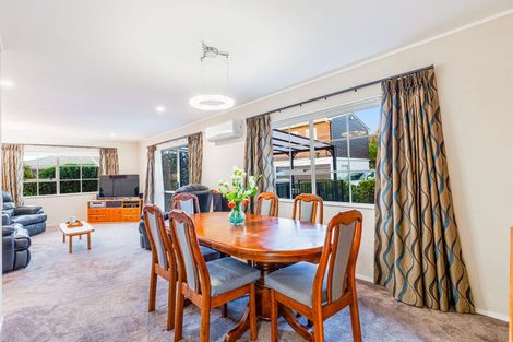 Photo of property in 1/11 Delisle Place, Windsor Park, Auckland, 0632