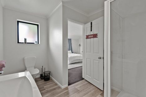 Photo of property in 10 Cleveland Heights, Kelvin Grove, Palmerston North, 4414