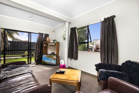 Photo of property in 6 Southview Place, Wattle Downs, Auckland, 2102