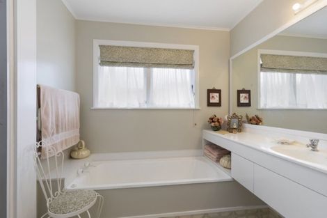 Photo of property in 53 Oakleigh Street, Maungaraki, Lower Hutt, 5010