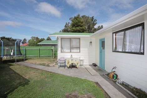 Photo of property in 17 Alexandra Street, Marton, 4710