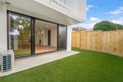 Photo of property in 2/11 Paramu Avenue, Birkdale, Auckland, 0626