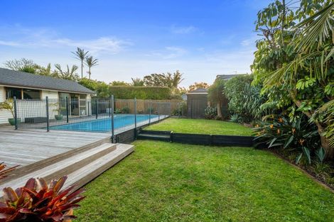 Photo of property in 8 Tiri Road, Milford, Auckland, 0620