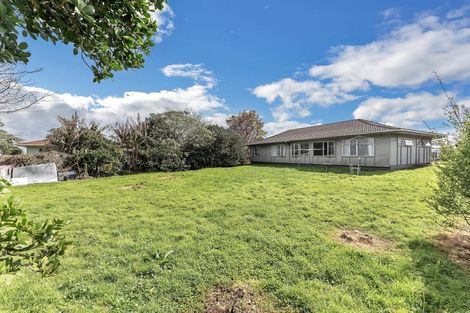Photo of property in 1 Hill Crescent, Papakura, 2110