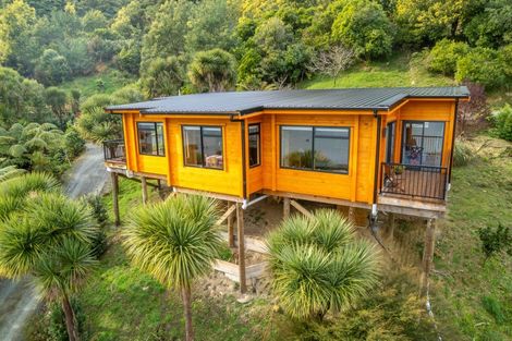 Photo of property in 127 Queen Charlotte Drive, Havelock, Picton, 7281