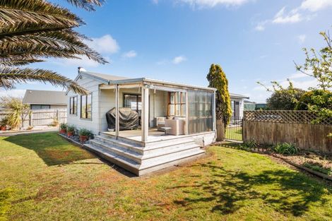 Photo of property in 18 Thomas Place, Foxton Beach, Foxton, 4815