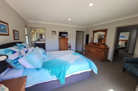 Photo of property in 30 Simpson Crescent, Raumati Beach, Paraparaumu, 5032