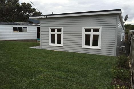 Photo of property in 203 Sutherland Road, Lyall Bay, Wellington, 6022