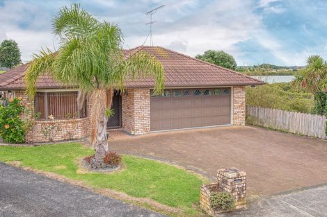 Photo of property in 16 Waimarino Road, Weymouth, Auckland, 2103