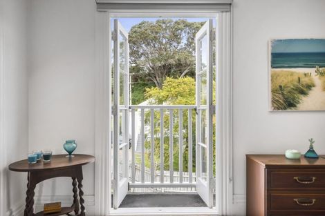 Photo of property in 1/14 Beach Road, Northcote Point, Auckland, 0627