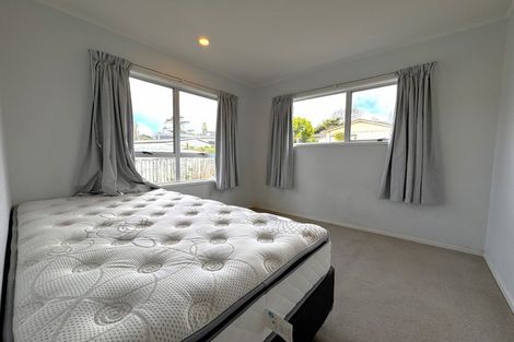 Photo of property in 20 Camphora Place, Ranui, Auckland, 0612