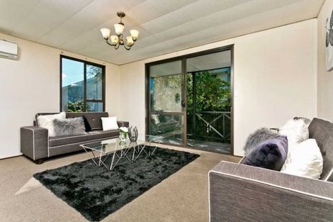 Photo of property in 2/22 Devonshire Road, Unsworth Heights, Auckland, 0632
